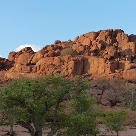 Ozohere Campsite And Himba Village Uis Екстериор снимка