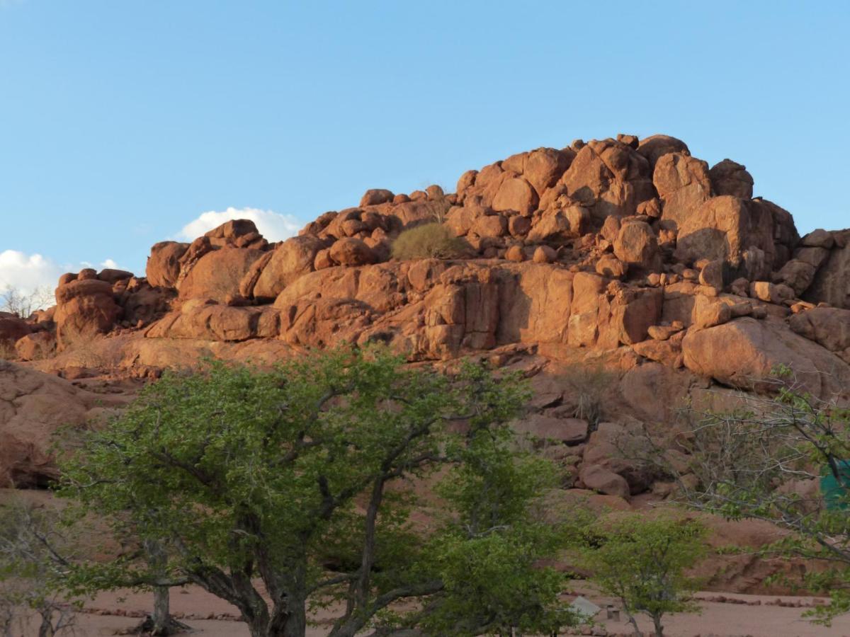 Ozohere Campsite And Himba Village Uis Екстериор снимка